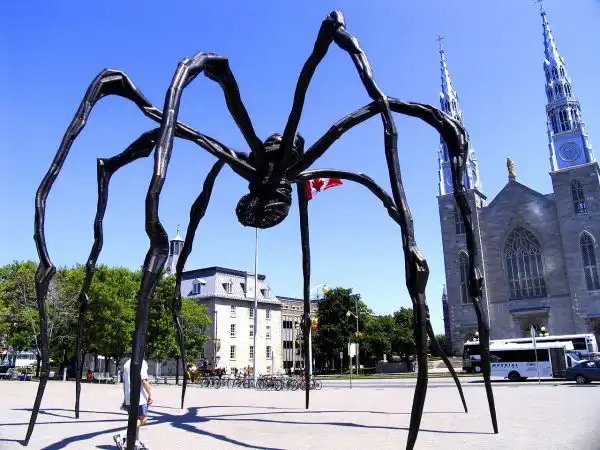 1280px Giant spider strikes again