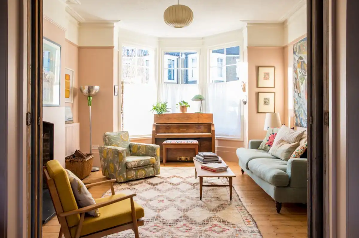 A cozy and colourful Victorian home in London
