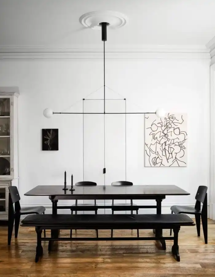 A sophisticated reworking of an Italianate Victorian dinig room