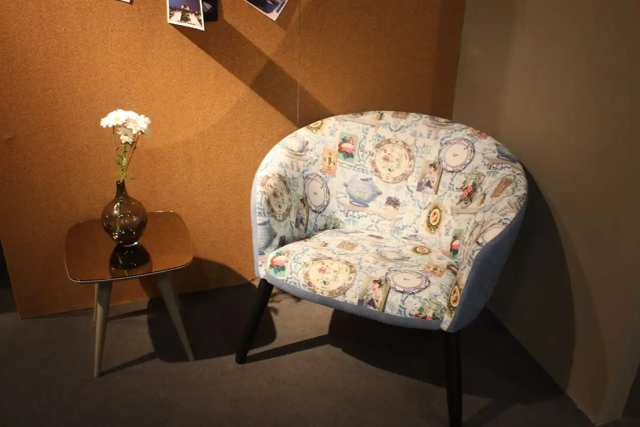 Club chairs can be done in a feminist style as this one from Abrito.