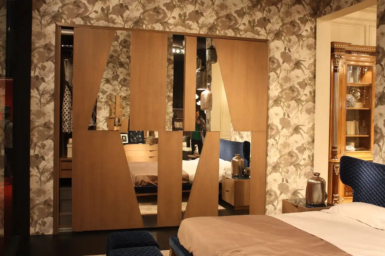 Amax mirrored door dresser