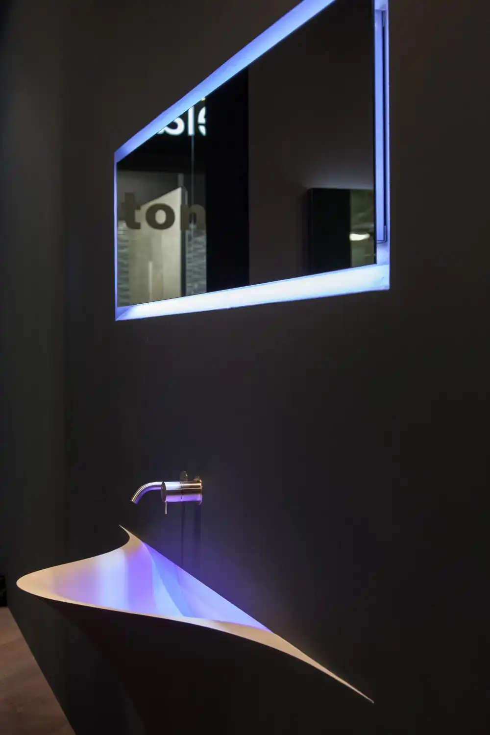 Bathroom Light Fixture Designs Which Blend Looks And Function