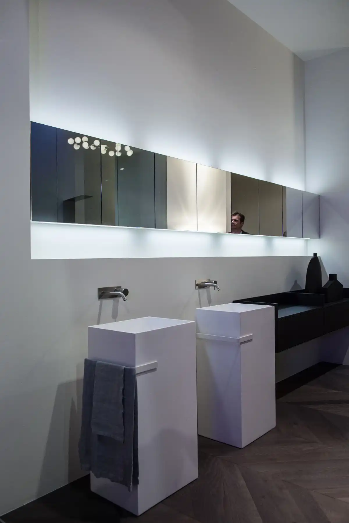 Antonio Lupi bathrrom - White symbolizes cleanliness and purity