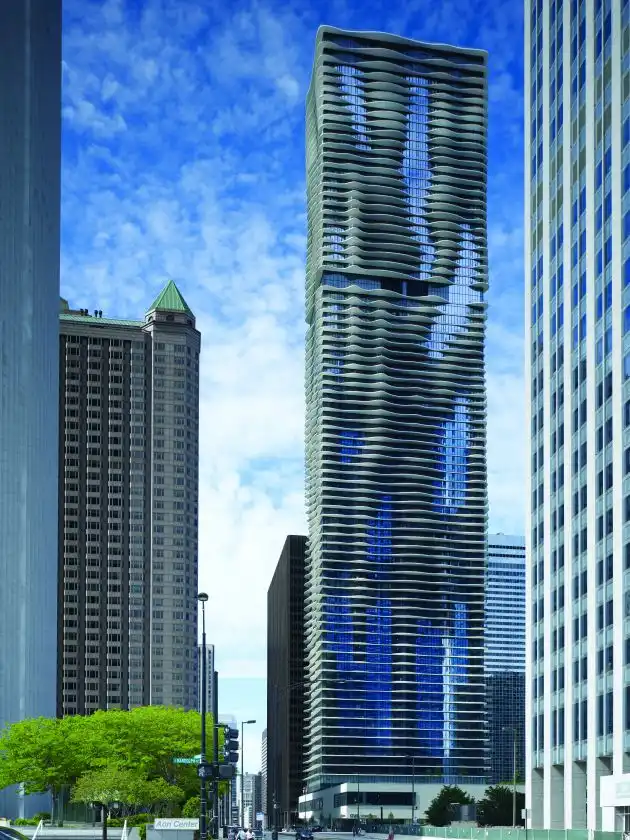Aqua Tower Building by Studio Gang Architects