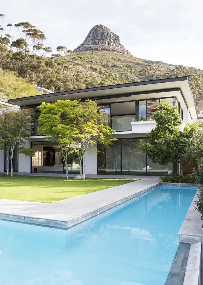 Avenue Fresnaye Villa