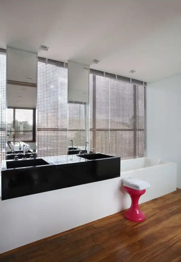 BT House pink stool