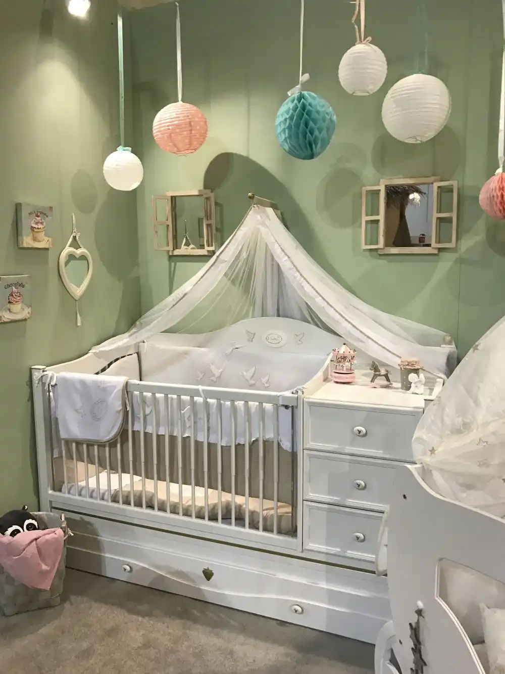 Some cribs come with plenty of built-in storage which is great for things like diapers, clothes, lotions, etc