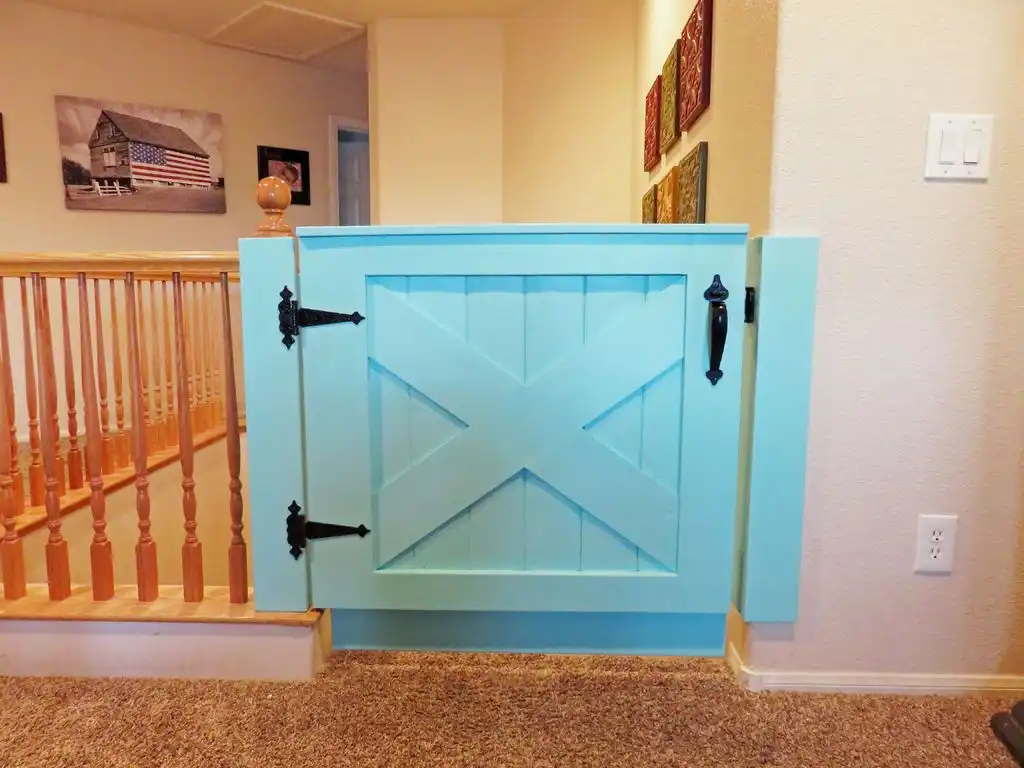 Baby gate barn door