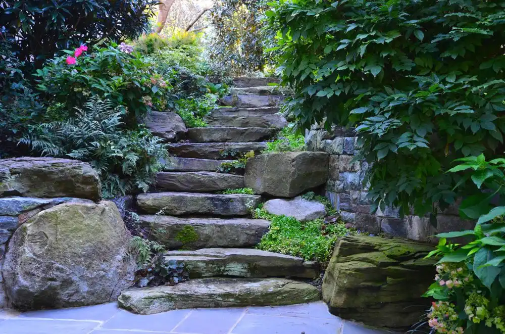 Magnificent Landscaping Ideas Involving Stone Steps