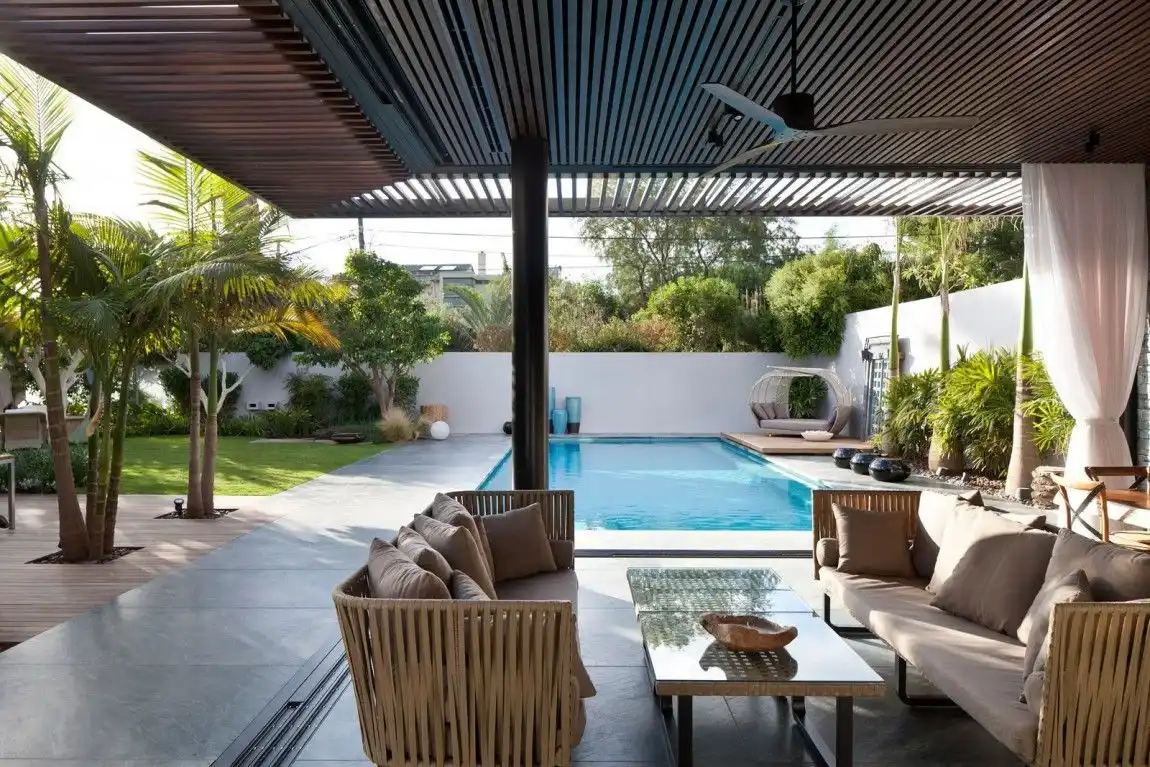 Backyard pool North TLV Home by Nurit Leshem