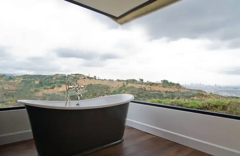 50 Bathrooms That Know To Make The Most Of Great Views