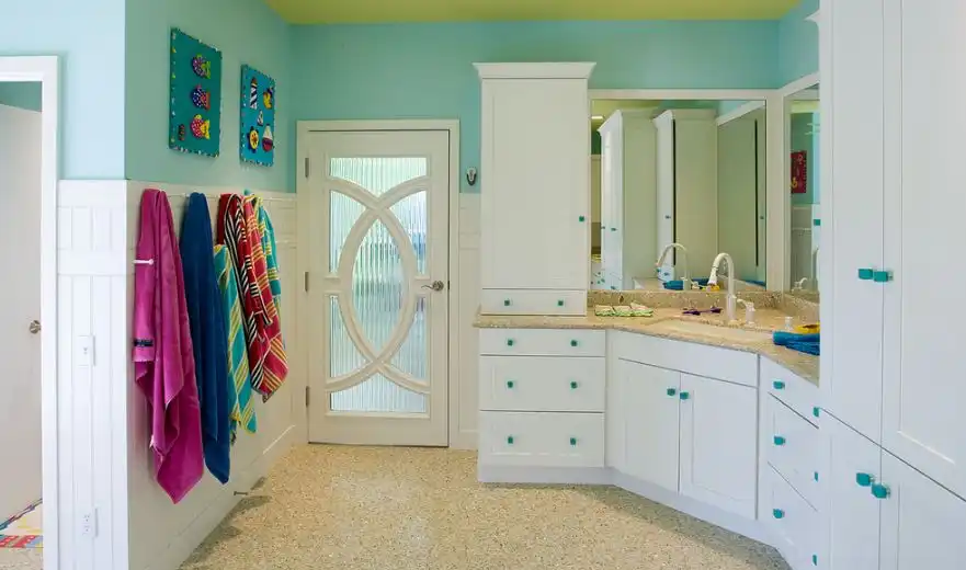 Bathroom with a curved door design
