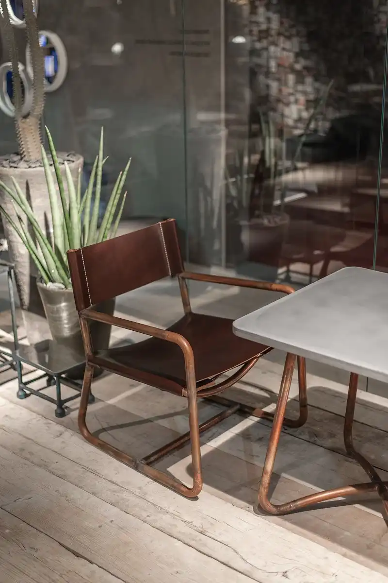 Baxter rimini chair in leather and copper base