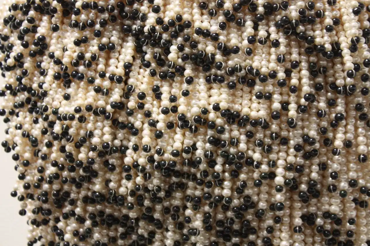 A close-up of the bead mass.