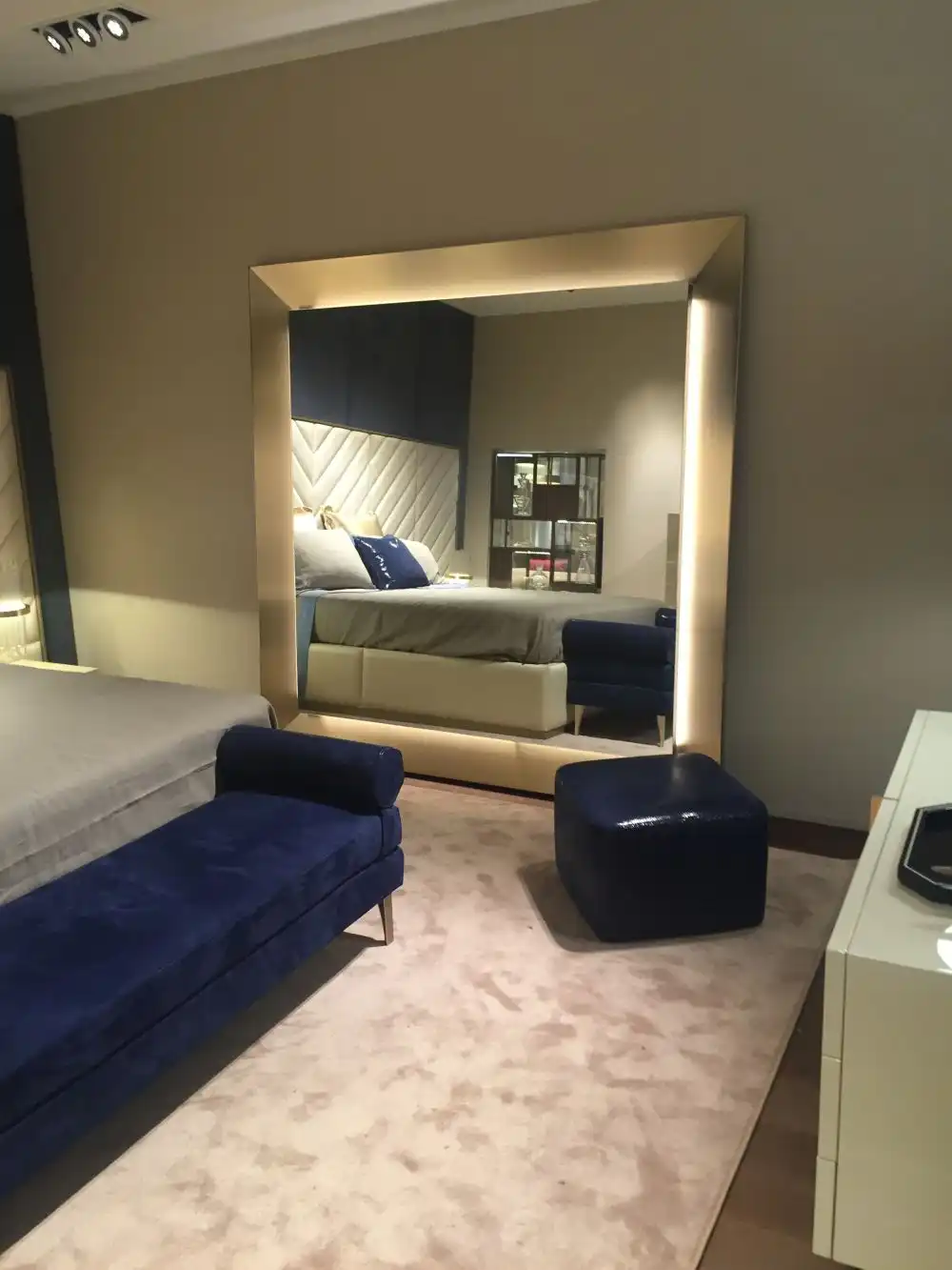 Bedroom large floor decorativ mirror with LED light