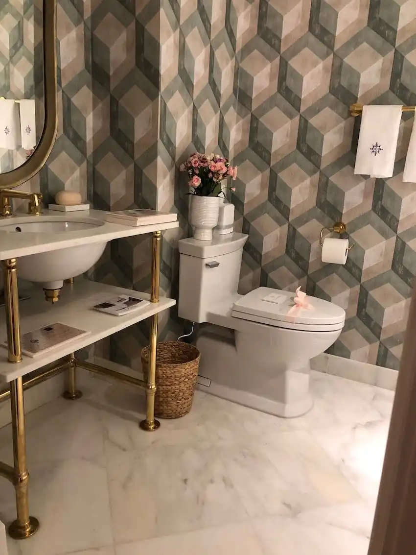 The accompanying bathroom takes the trellis design to a bold level in this modern geometric wallpaper.
