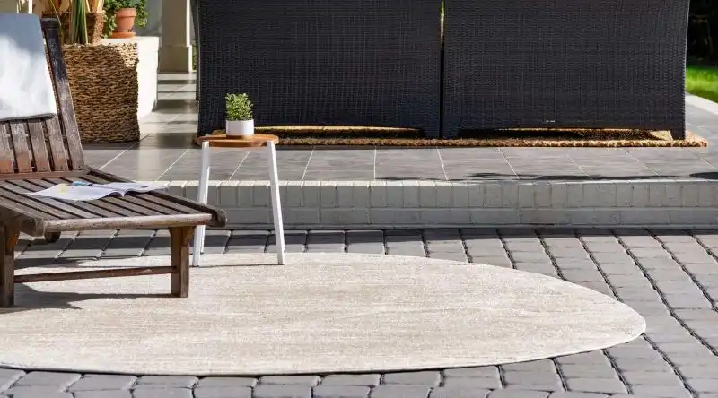 Beige modern outdoor rug