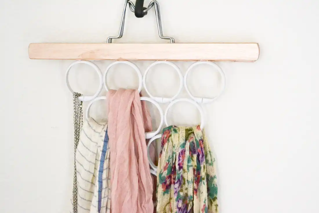 Belt and scarf organize
