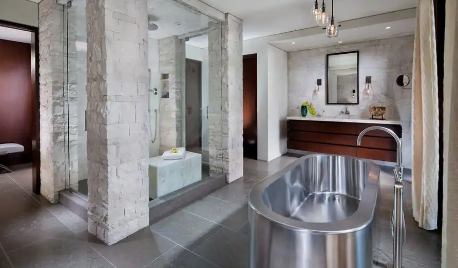 Big stone columns for bathroom