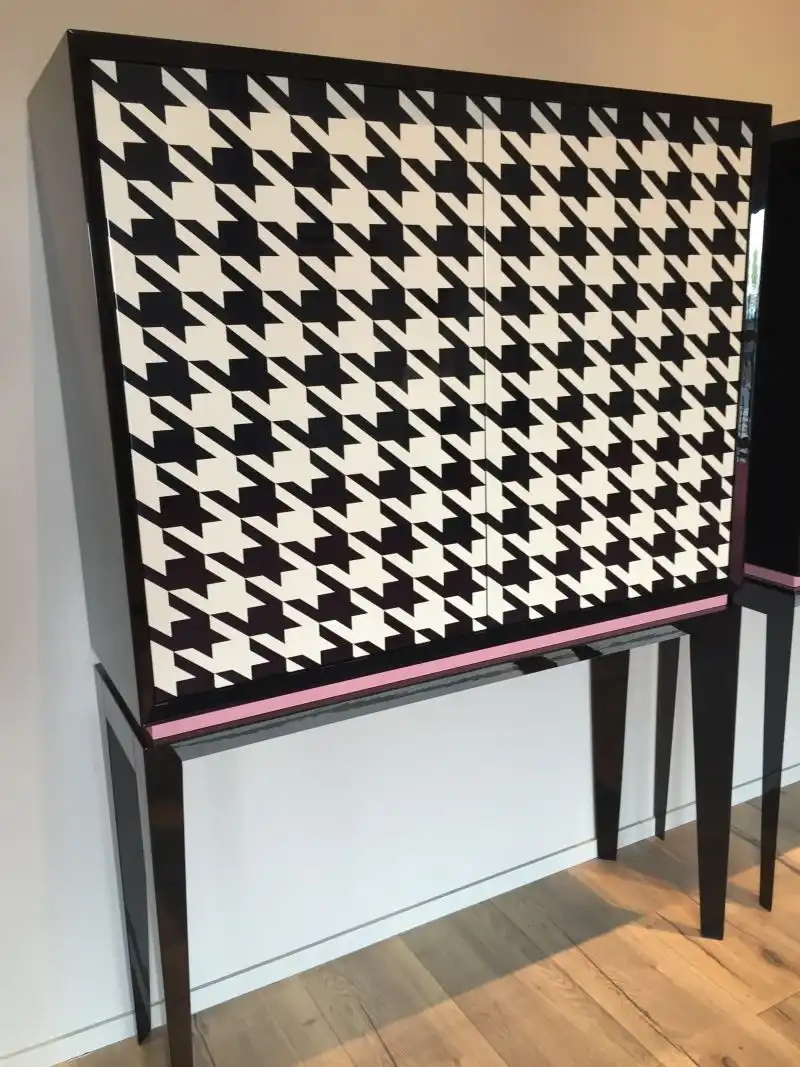 Black and white pattern on cabinet