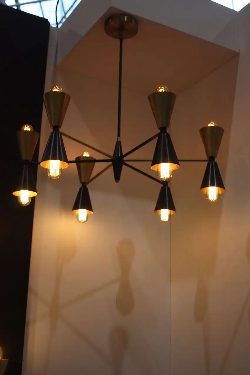 Black lightmaker ceiling
