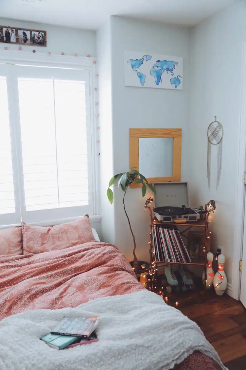 Boho bedroom turn table