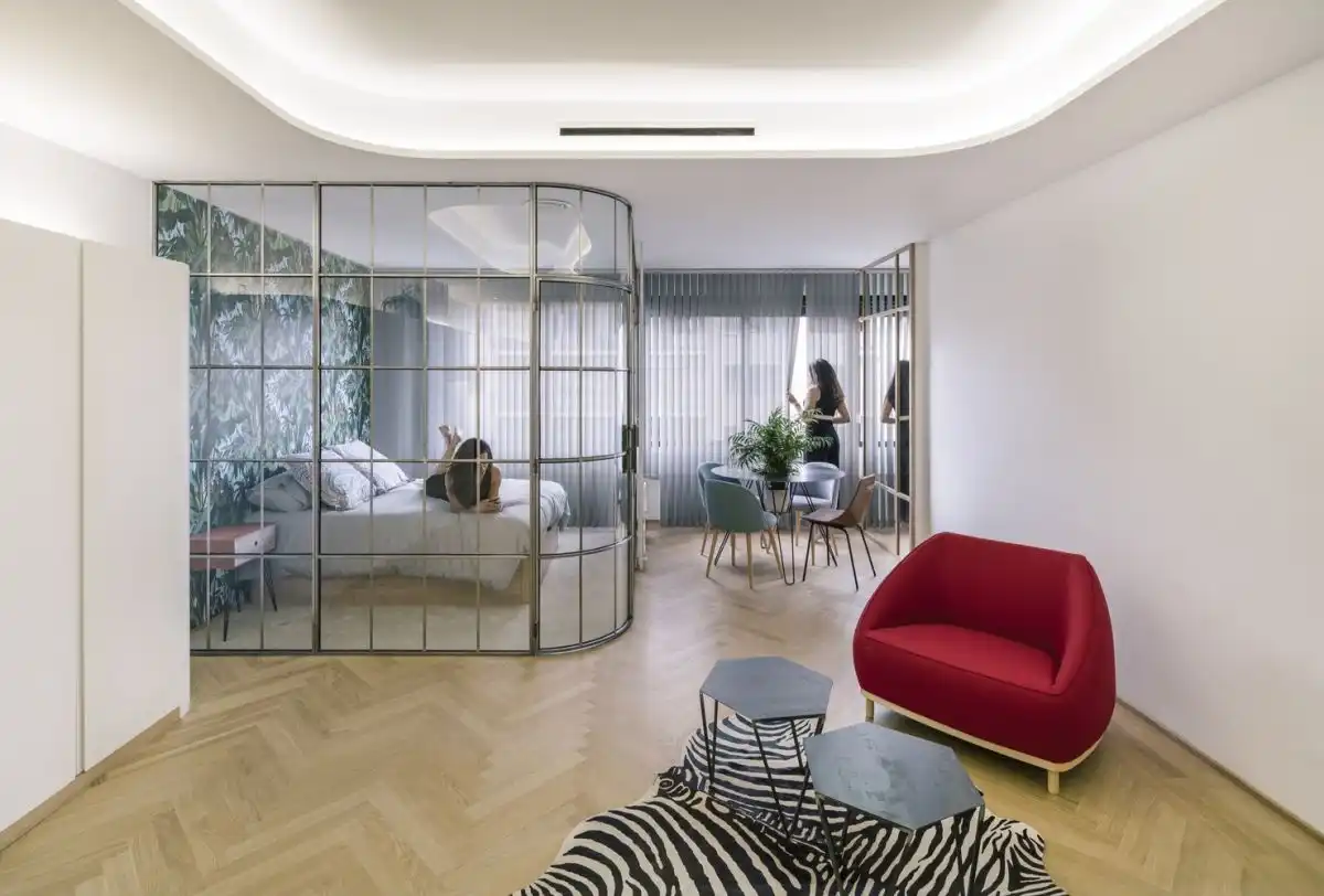 Bold choices for the sofa and the rug add more pizazz and personality to the space.