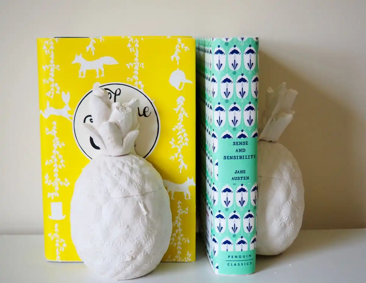 Bookends pineapple pattern