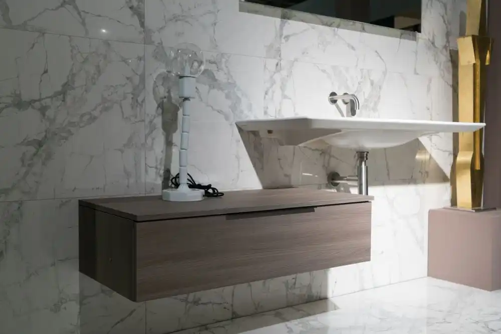 Bring marble for a cool look bathroom