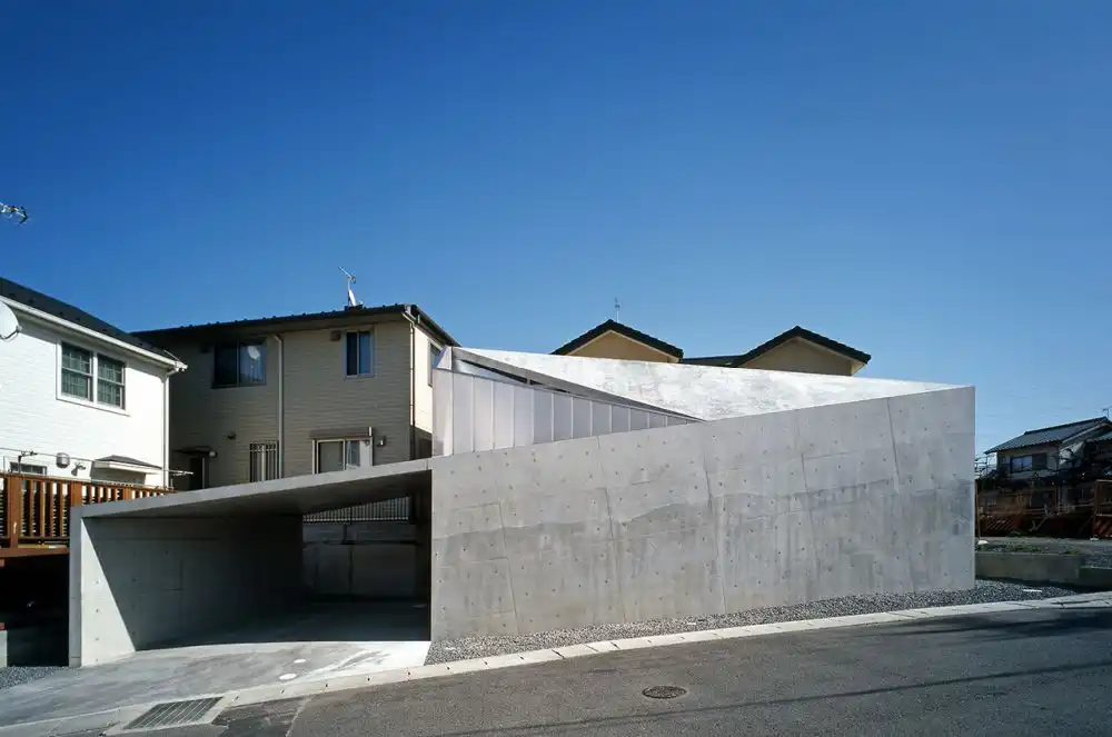 Brutal concrete Hall House 1 by ALPHAVILLE Architects
