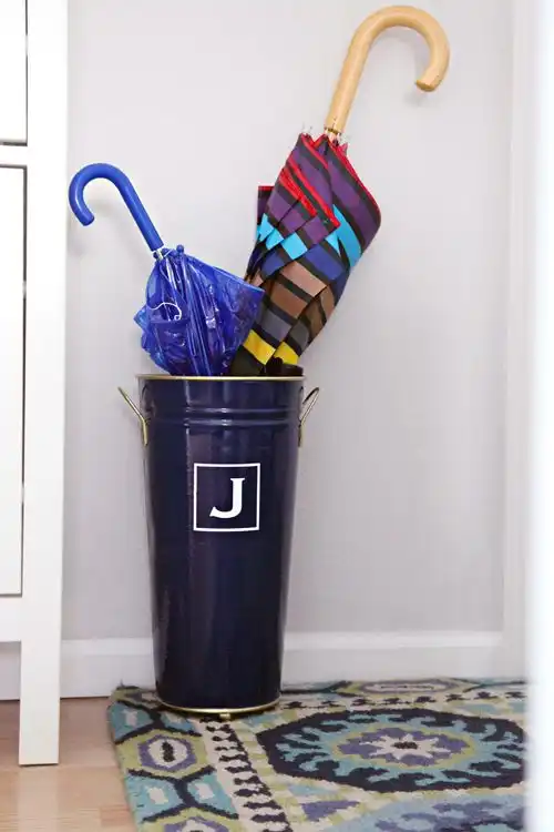 Bucket stand