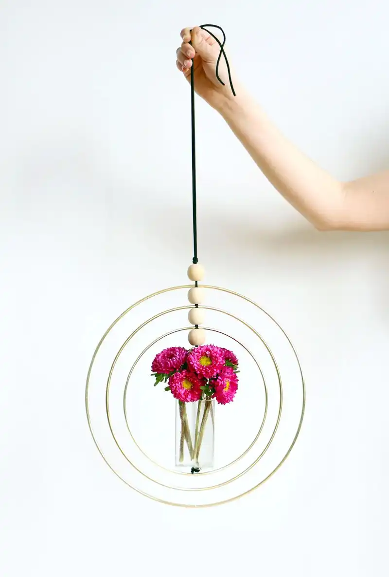 Bud vase holder