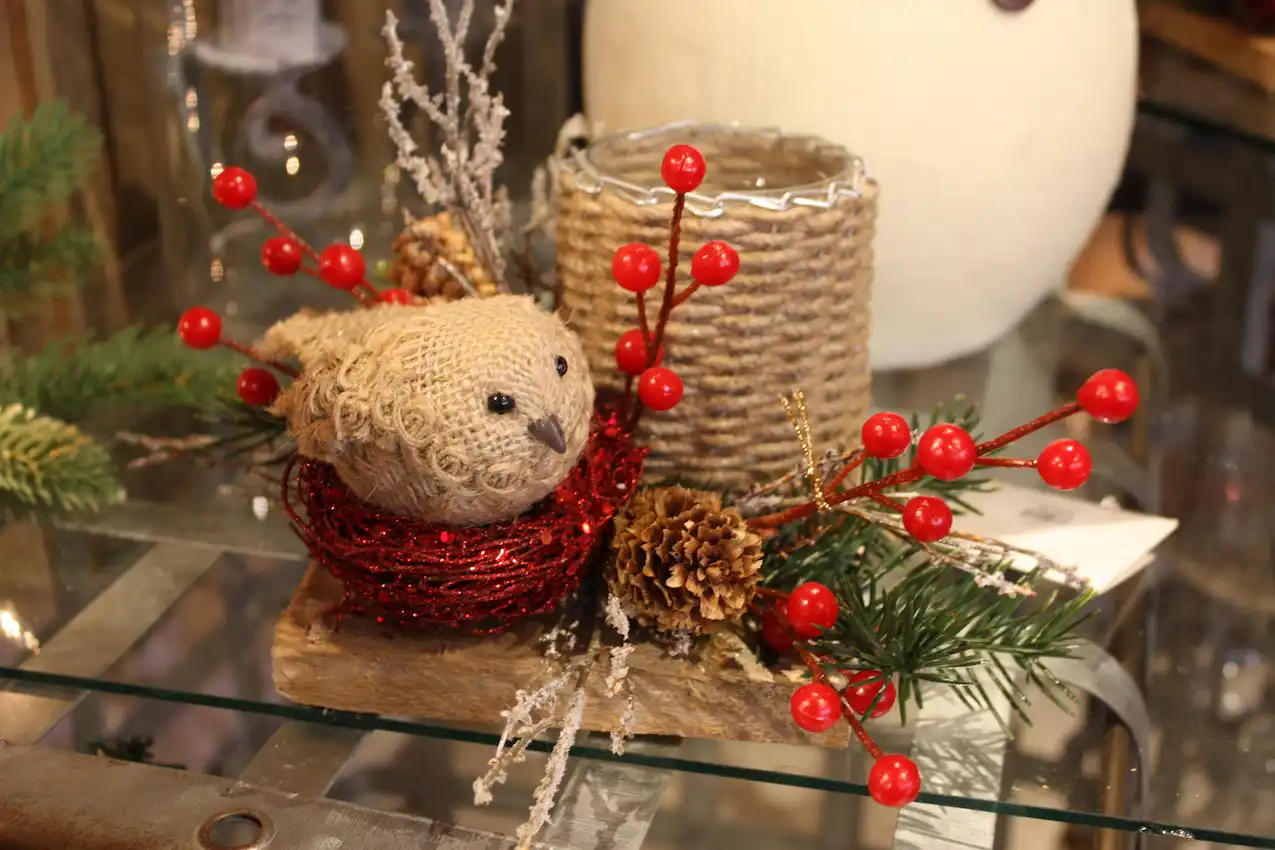 Try Rustic Decorations for a Cozy, Homespun Christmas Tree