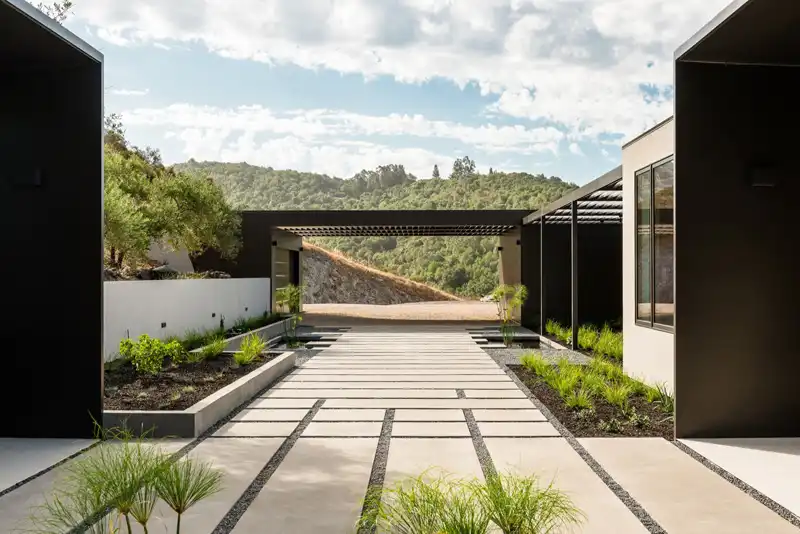 California’s Napa Valley house with pergola