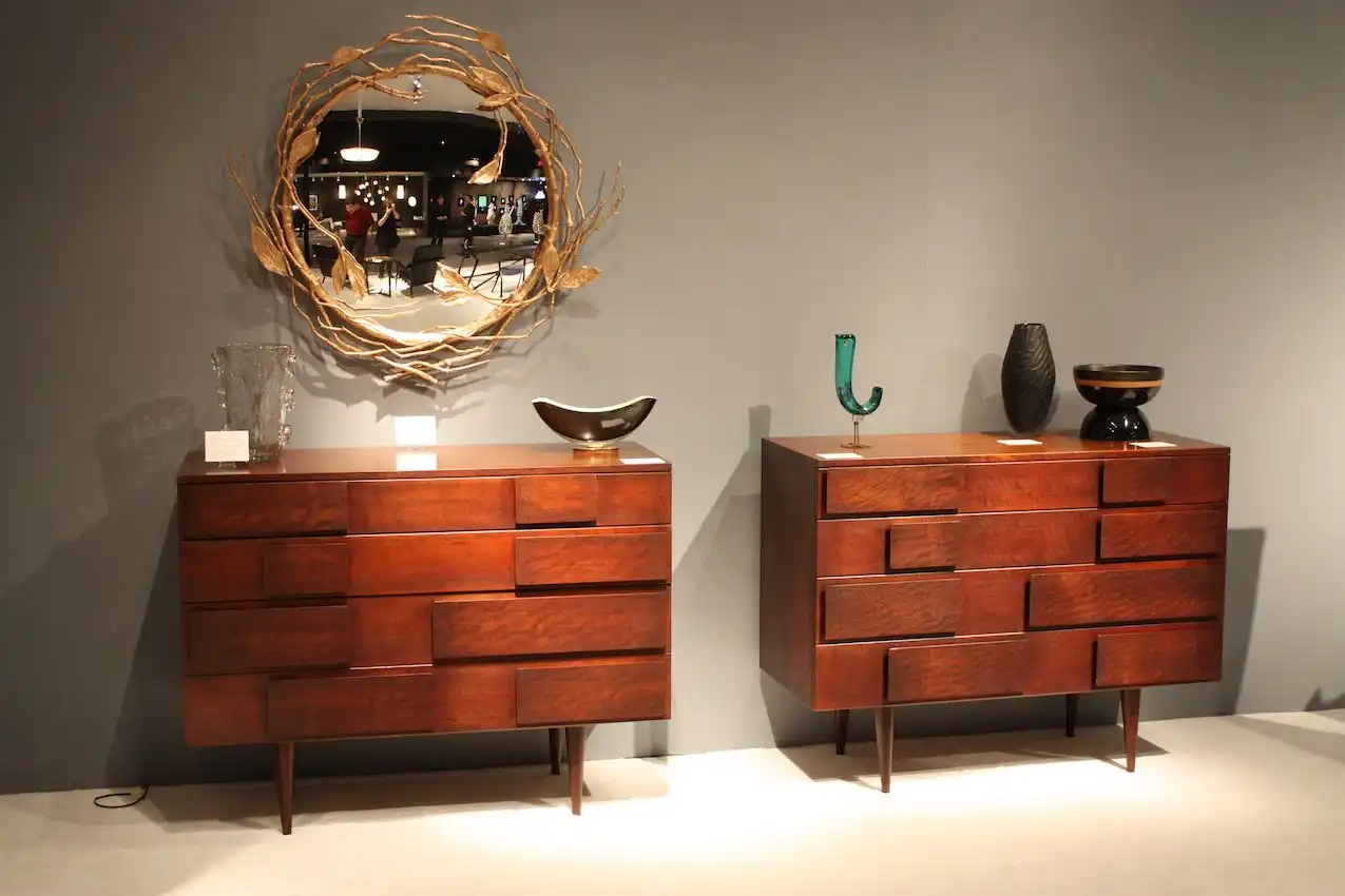 Vintage ceramics and porcelain are fitting accessories.