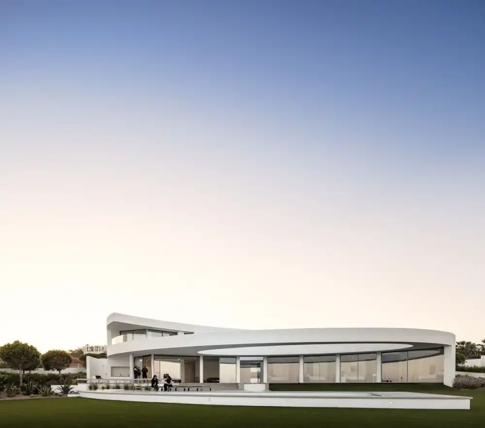 Casa Eliptica by Mario Martins Atelier front view