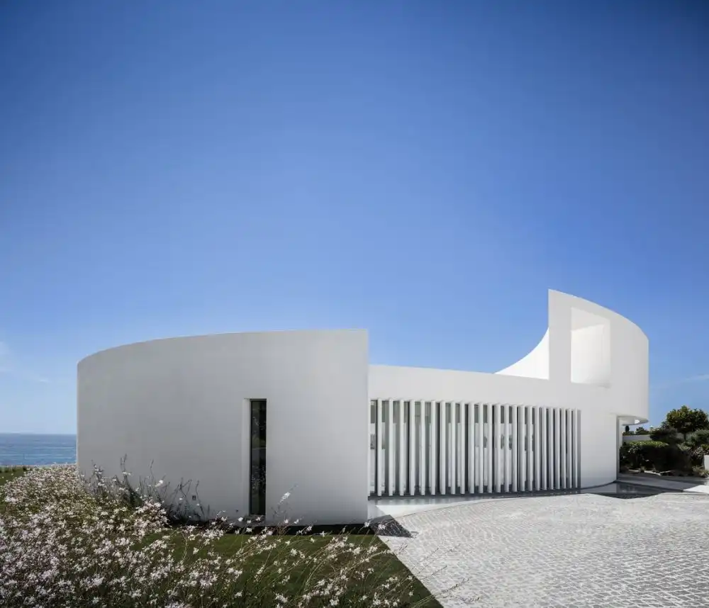 Casa Eliptica by Mario Martins Atelier side view