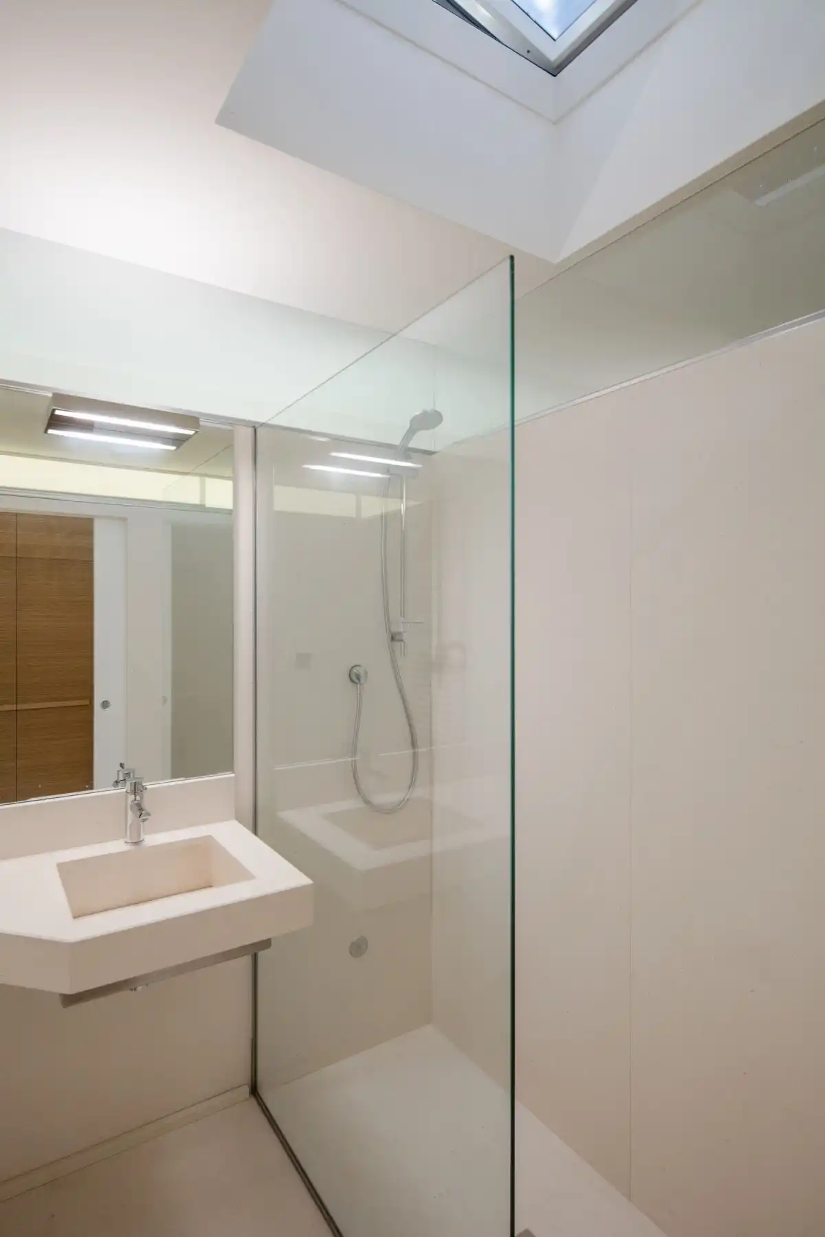 Casa nel Bosco compact bathroom