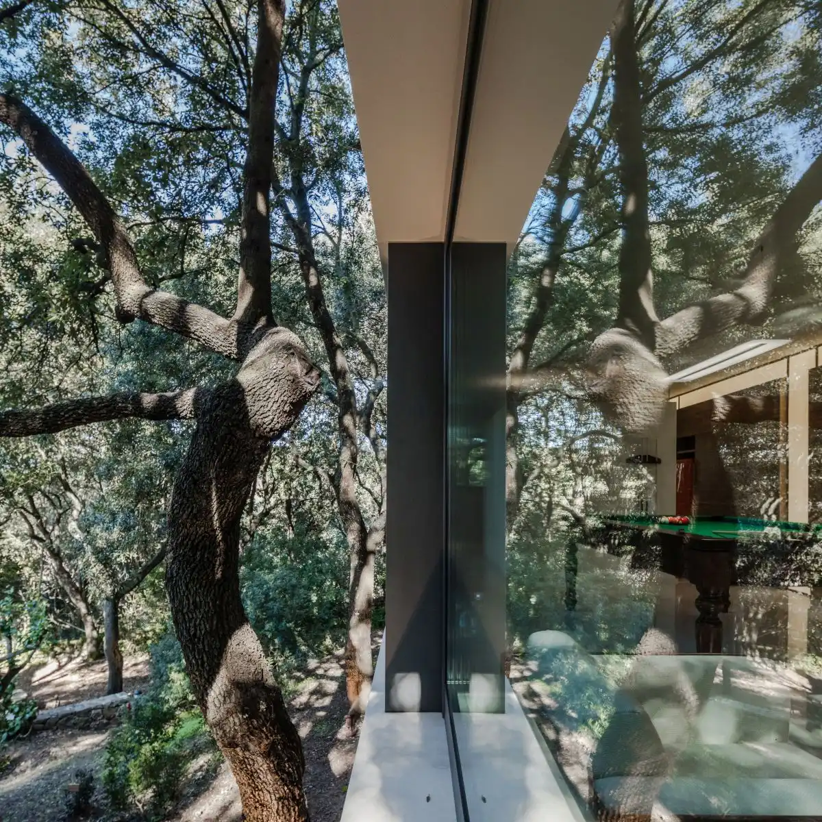 Casa nel Bosco indoor outdoor boundary