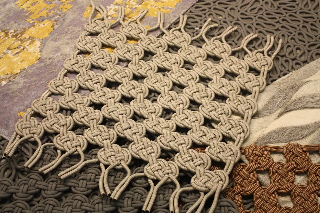 Castelluxe knotted