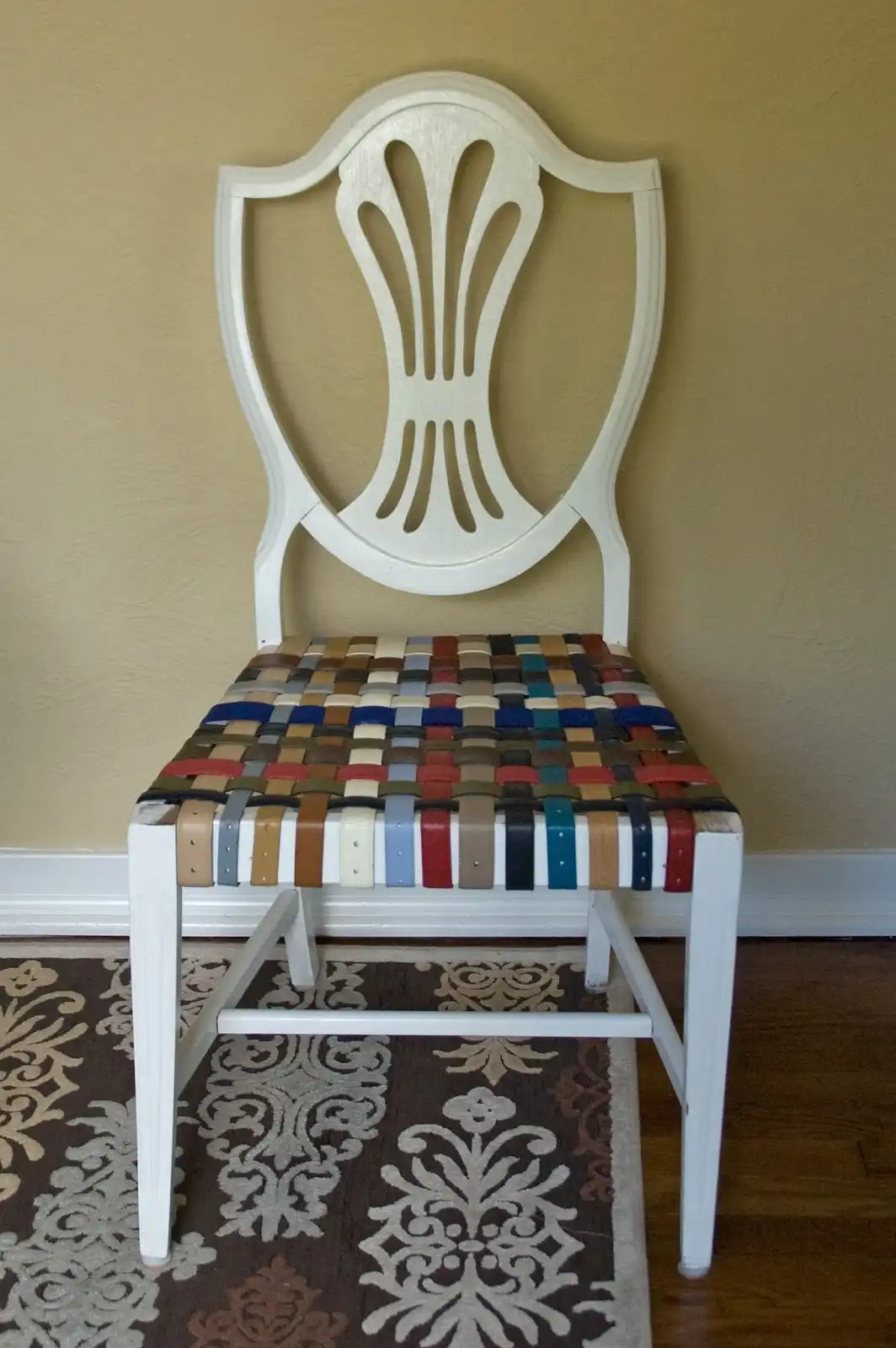 Chair seat from leather belts