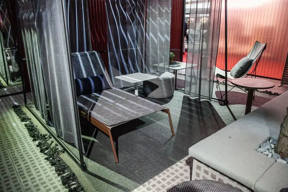 Chaise lounge chair for pool from RODA