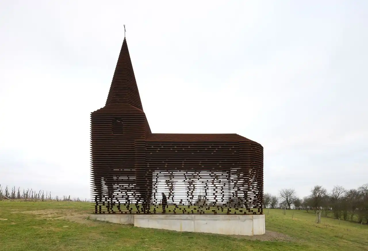 Chapel Reading Between the Lines