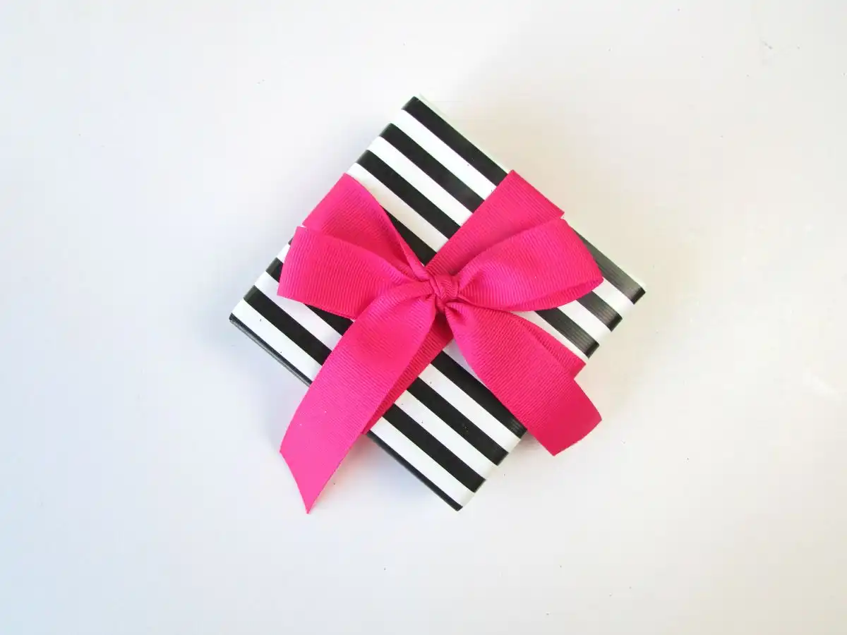 20 Alternative Gift Wrapping Ideas That Entice Your Creativity