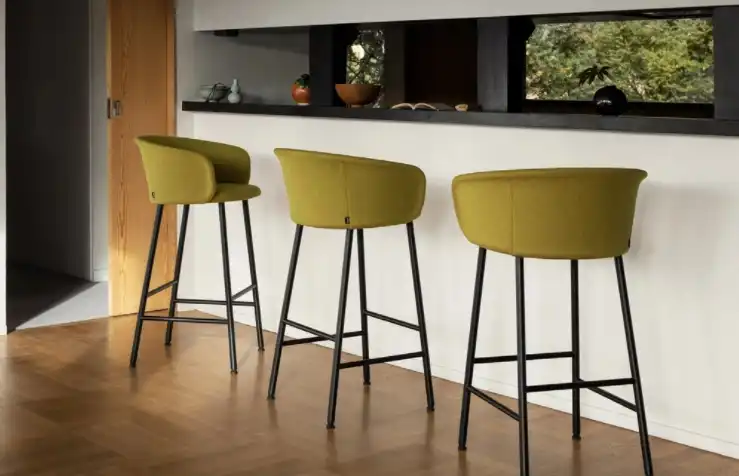 Classic bar stool with a round seat