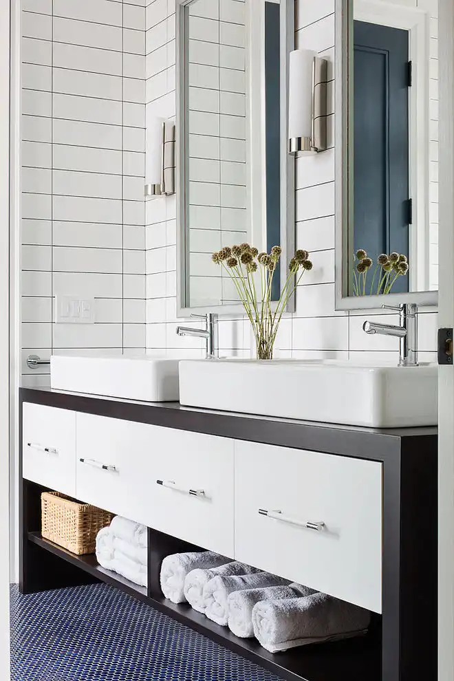 Classic lines and patterns for bathroom