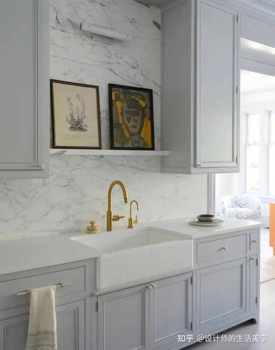 Classic white stone backsplash