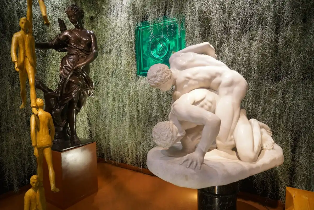 Classical fighting figures
