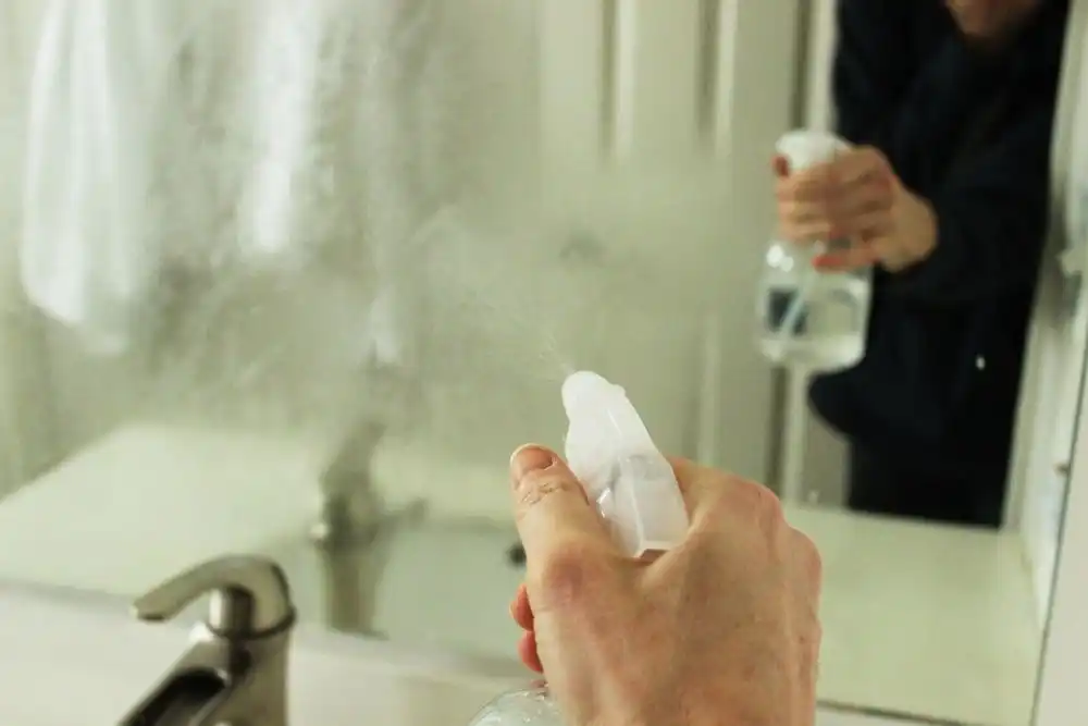 Cleaning the clear glass windows