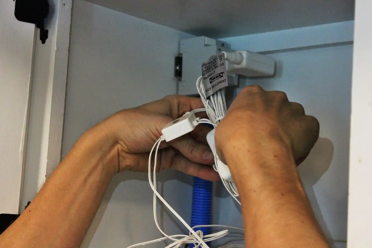 Click each light’s wire